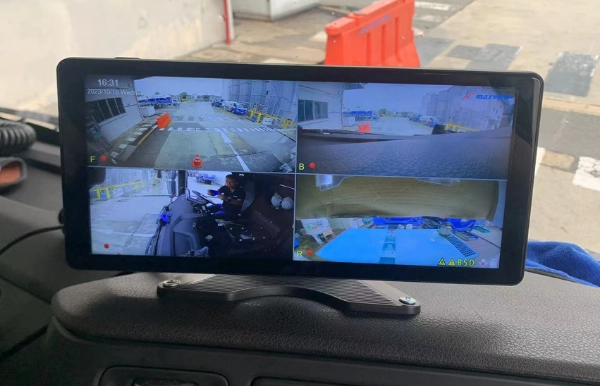 Vehicle HD Monitor with IPS screen Vehicle HD Monitor with IPS screen